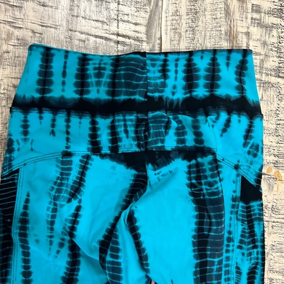 Equilibrium size 4 workout leggings - Picture 3 of 4